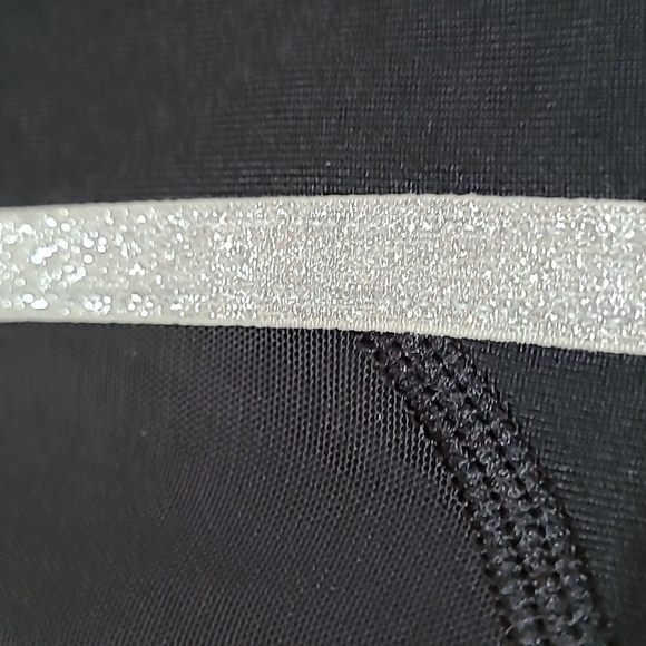 Victoria Sport Knockout Mesh Metallic Silver detail Leggings - Picture 7 of 15